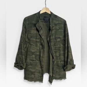 Sanctuary Camouflage Raw Hem Cuffed Sleeve Zip Front Shacket Large
